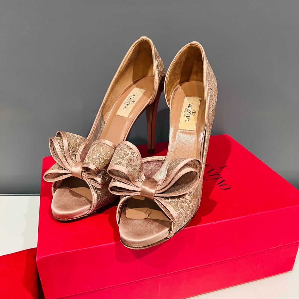 Valentino Women's Bow Peep-Toe Heels - lace nude